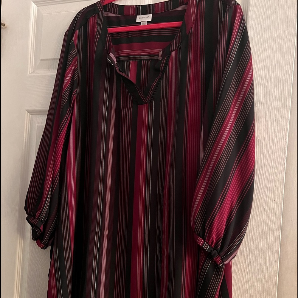 Avenue stripe top plus size 26/28